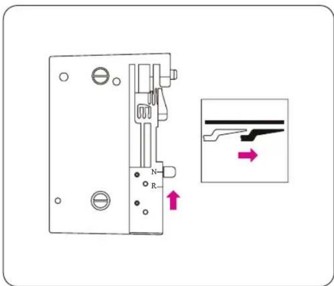 Bernette b44 FunLock - Retirer le couvercle du boucleur supérieur - 1