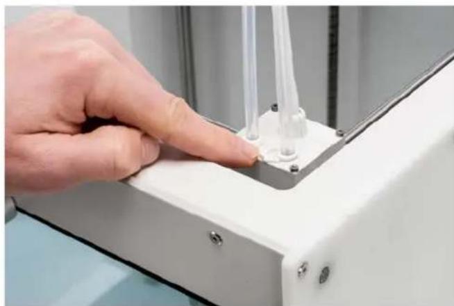 Ultimaker S5 - Connecter les tubes bowden - 3