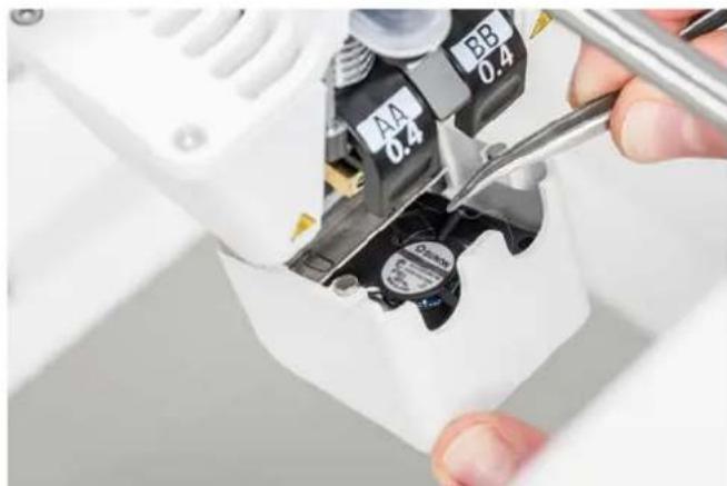 Ultimaker S5 - Vérification de l'absence de débris dans le ventilateur du devant de la tête d'impression - 3