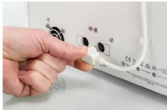 Ultimaker S5 - Placer et connecter le porte-bobine NFC - 2