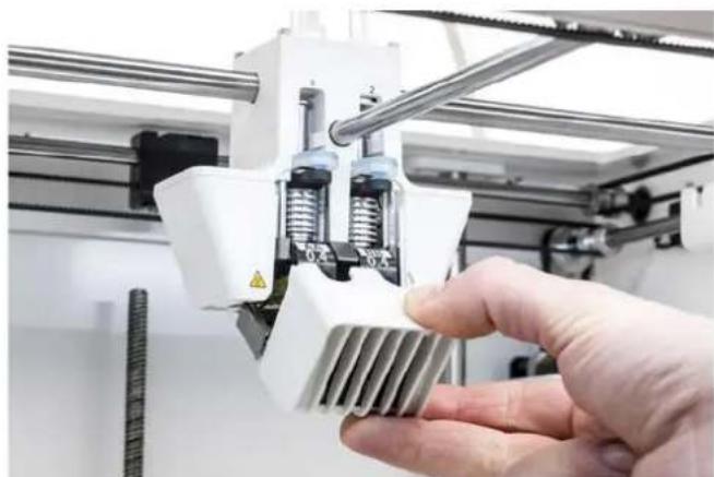 Ultimaker S5 - Poser le nouveau capot - 1