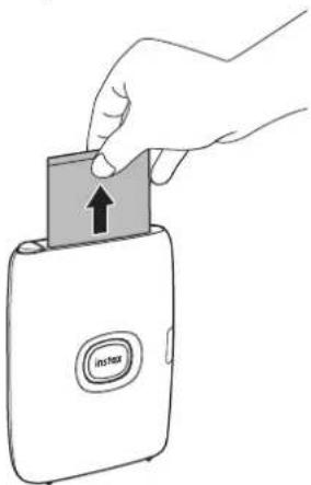 FUJIFILM Instax Mini Link 2 - Quand le film a été éjecté (l'imprimante s'arrête en faisant un bruit), tenez le film par le côté puis retirez-le. - 1