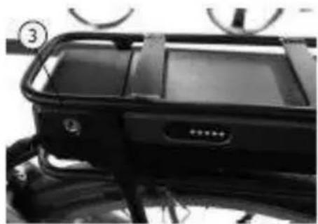 EMG Royal - Staccare la batteria sul vano bagagli - 1