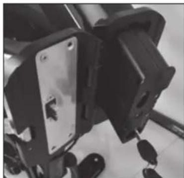 Youin BK1400R - Insert, unlock and remove the battery - 1