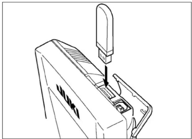 JUKI IP420 - Insertion d'un dispositif dans le port USB - 1