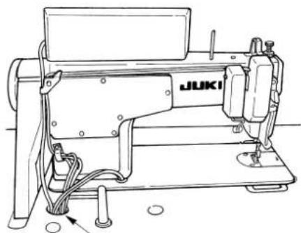 JUKI LU1561N - Regolazione dell'alzata del piedino premistoffa - 2