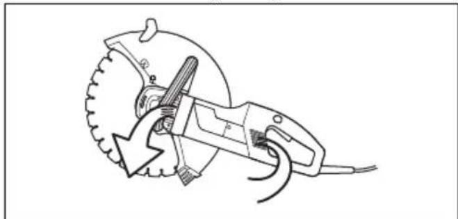 HUSQVARNA K 4000 - De koelluchtinlaat van de motor reinigen - 1