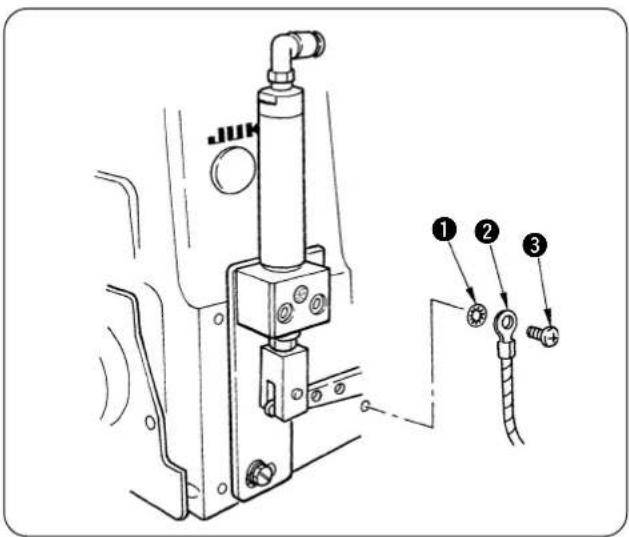 JUKI PS700 - Den Maschinenkopf auf die Rahmenträgerplatte setzen, und den Riemen anbringen. - 1