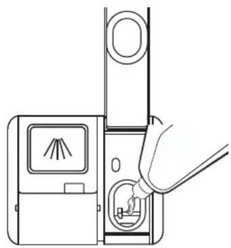 AYA ALVI1247FIX - • Remplissage du réservoir du liquide de rinçage - 2