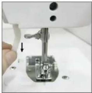 Emerio SEW121820.1 - AUSWECHSELN DES NÄHFUSSES - 2