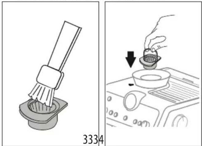 DELONGHI La Specialista Prestigio EC9355.M - A darálok tiszítása - 1