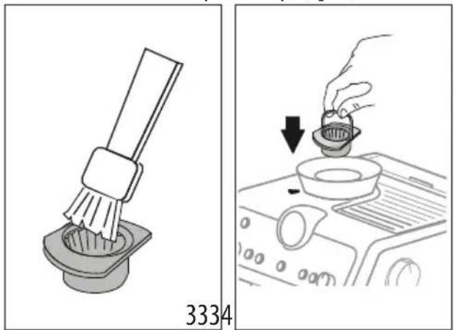 DELONGHI La Specialista Prestigio EC9355.M - Limpeza dos moinhos - 1