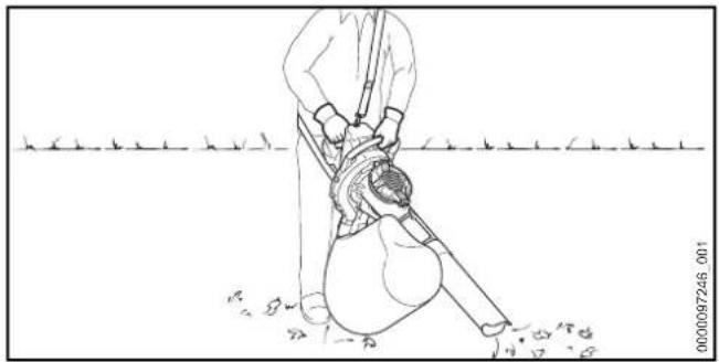STIHL SHA56 - Travail avec l'aspiro-broyeur - 1