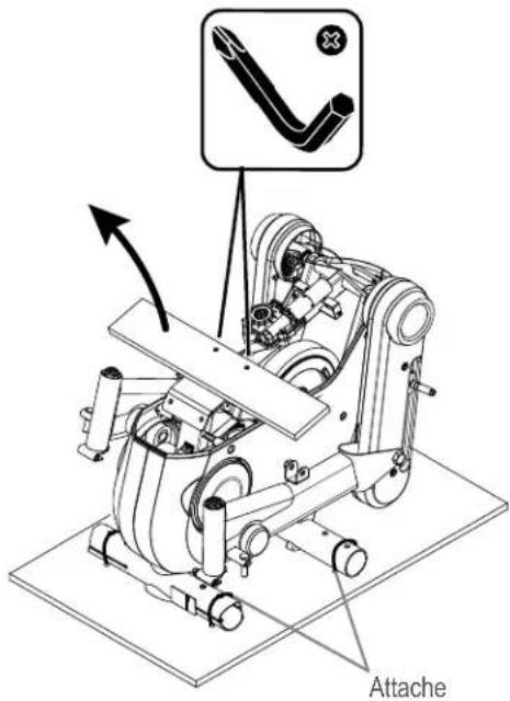 BOWFLEX LateralX LX5i - Coupez les attaches reliant le moteur à la plateforme d'emballage - 1