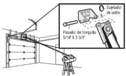 LIFT-MASTER 85870 - Conectar el riel al soporte del cabezal - 2