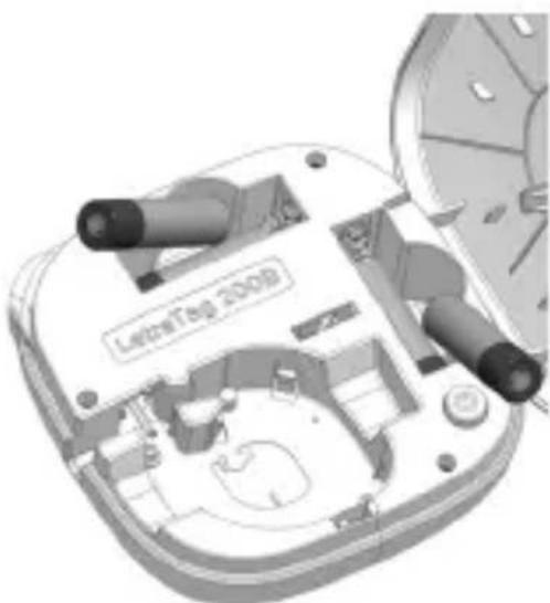 DYMO LetraTag 200B - Postup vložení baterií - 1