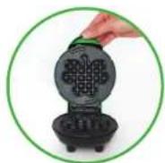 Dash Shamrock Mini DMWC001KG - USING YOUR MINI WAFFLE MAKER - 4