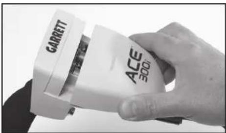 GARRETT ACE 300i - Remplacement des PILES - 2