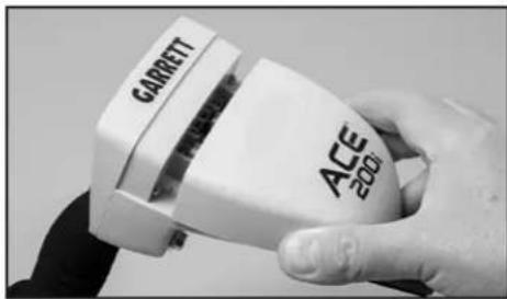 GARRETT ACE 200i - Remplacement des PILES - 2