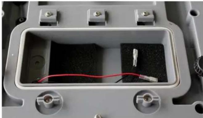 Kern WTB 1K4N - Montage de la pile rechargeable: - 2