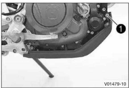 HUSQVARNA 701 Enduro (2022) - Déposer la protection moteur - 1