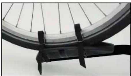 Eufab 11563 - Montage des vélos sur le porte-velos arrêté - 1