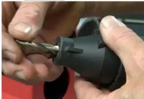 Holzmann BSG13E - Bohrer in Spannfutter einrichten - 1