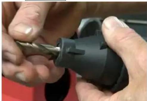 Holzmann BSG13E - Setting up drill chuck - 1