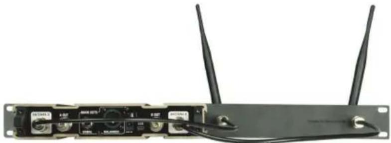 LINE 6 XDV75L - Montage en Rack d'un récepteur avec antennes en façade - 1