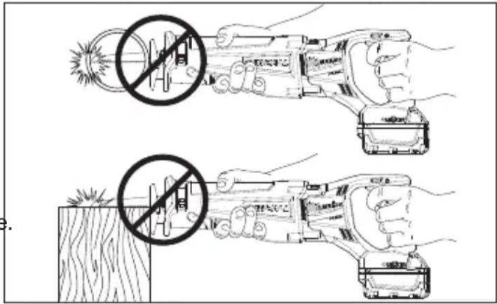 MILWAUKEE 272120 - Removing broken blades from the Quik-Lok® Blade Clamp - 2