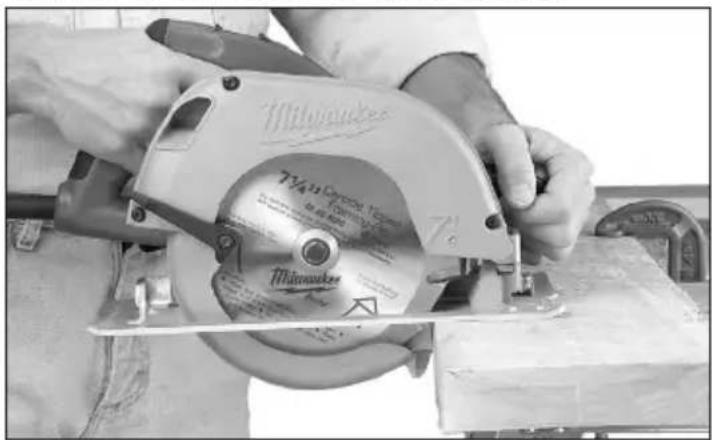 MILWAUKEE 639421 - Coupe transversale du bois - 1