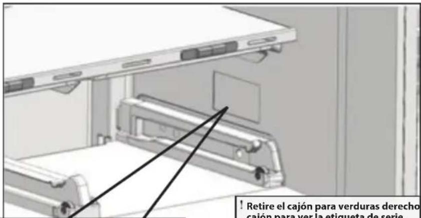 ! Retire el cajón para verduras derecho cajón para ver la etiqueta de serie.