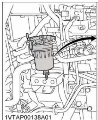 KUBOTA MX6000 - Vidanger l'eau du séparateur d'eau - 1