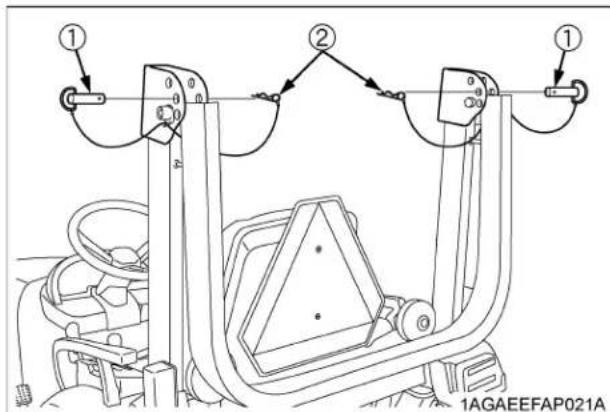 KUBOTA B2401 - Relever l'arceau de sécurité en position verticale - 1