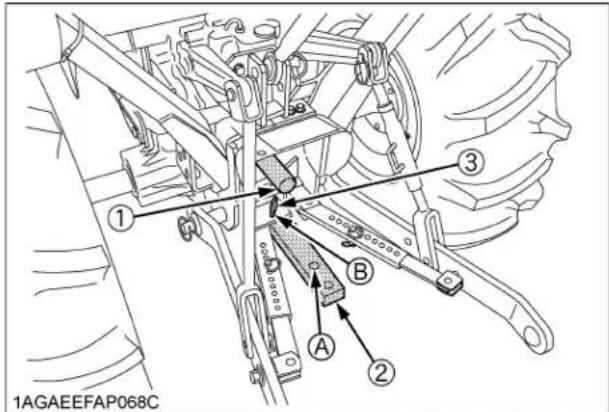 KUBOTA B2401 - Réglage de la longueur de la barre de traction - 1