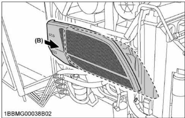 KUBOTA LX2610 - Cache latéral du moteur - 2