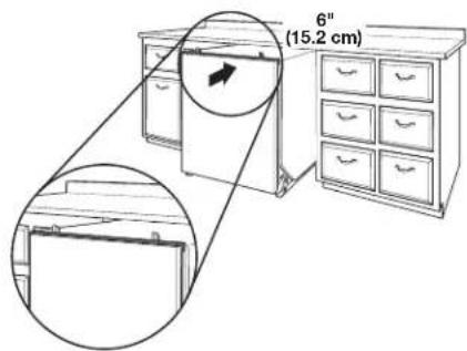 JENN-AIR JDPSS245LX - Introduzca la lavavajillas en la abertura del gabinete dejando que sobresalgan 6" (15,2 cm) - 1