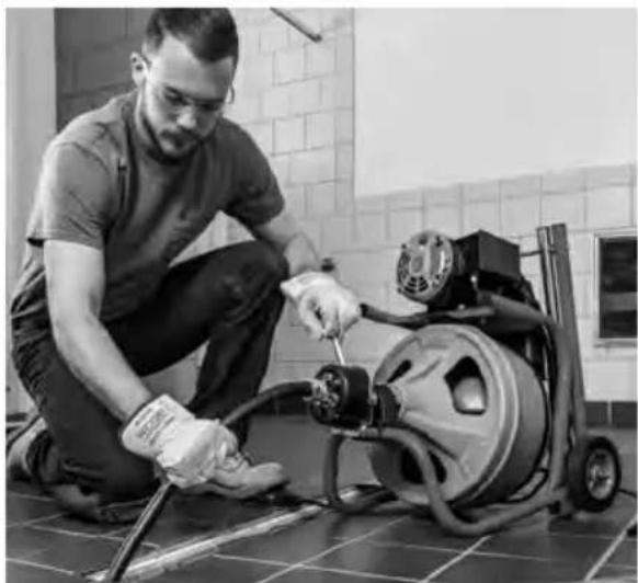 RIDGID K400 - Utilisation de la machine avec un guide-câble avant - 1
