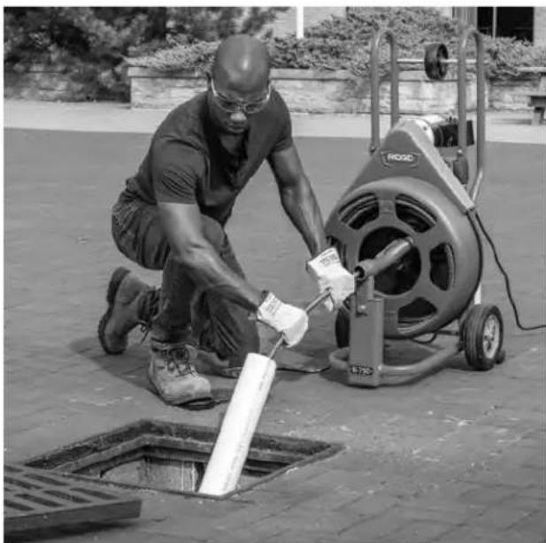 RIDGID K750R - Siempre use anteojos de seguridad, guantes RIDGID de limpieza de desagües y equipo de protección apropiado cuando instale la limpiadora de desagües. - 1
