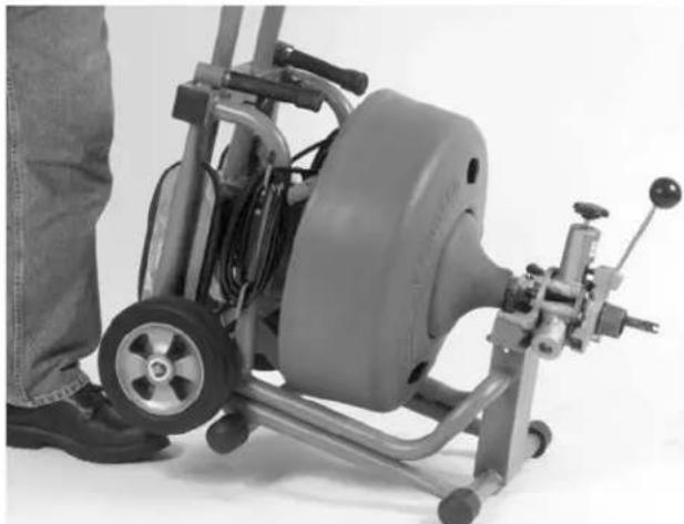 RIDGID K6200 - máquina y la zona de trabajo debidamente. Para preparar la máquina para su uso deben seguirse los siguientes procedimientos: - 2