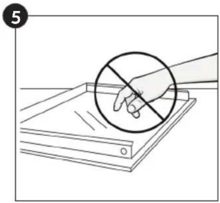 CANDY FCM856B - Démontage et nettoyage des supports lateraux - 5