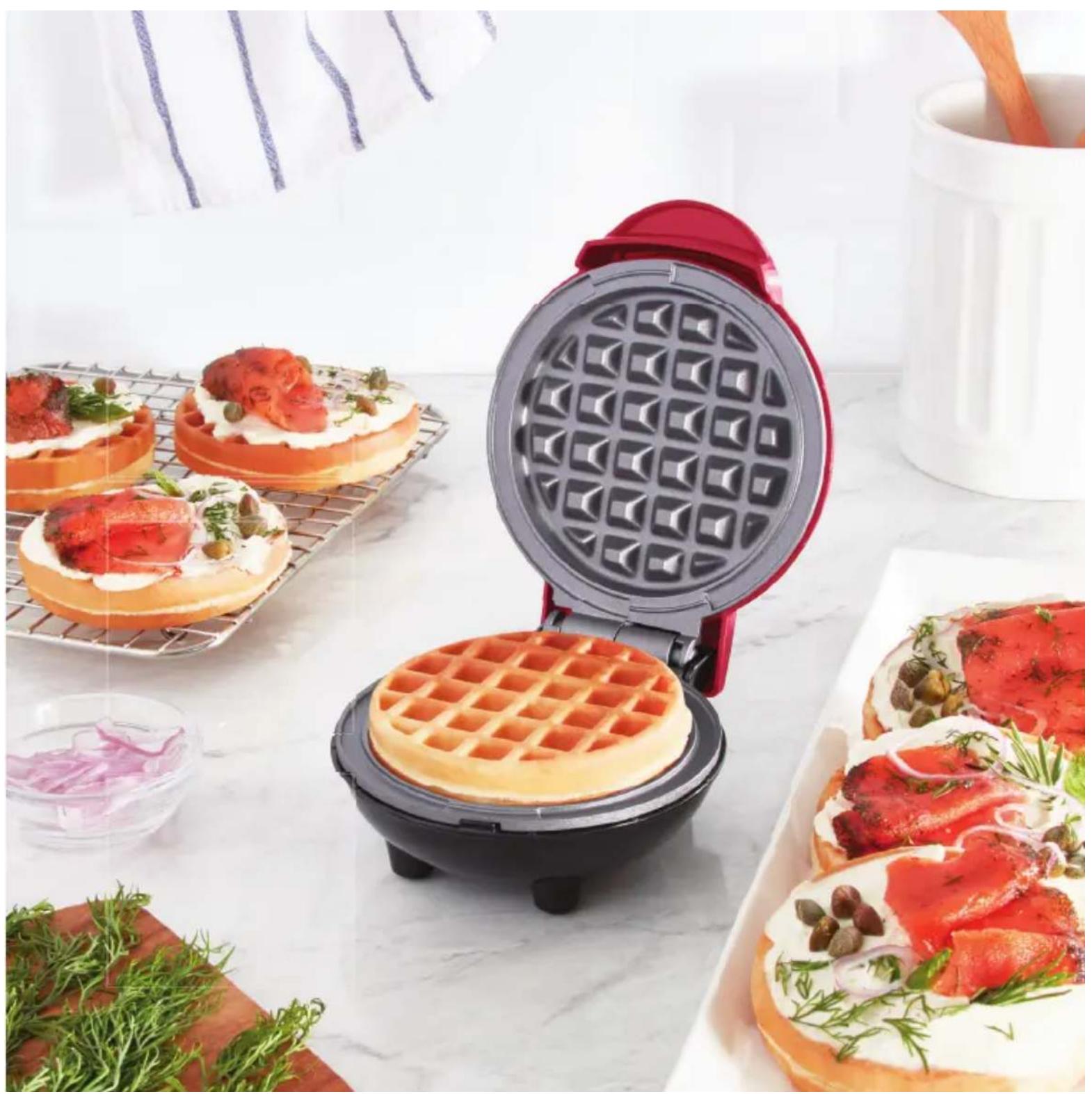 Dash Deluxe Mini DMW005GBDB06 - USING YOUR DELUXE MINI WAFFLE MAKER - 4