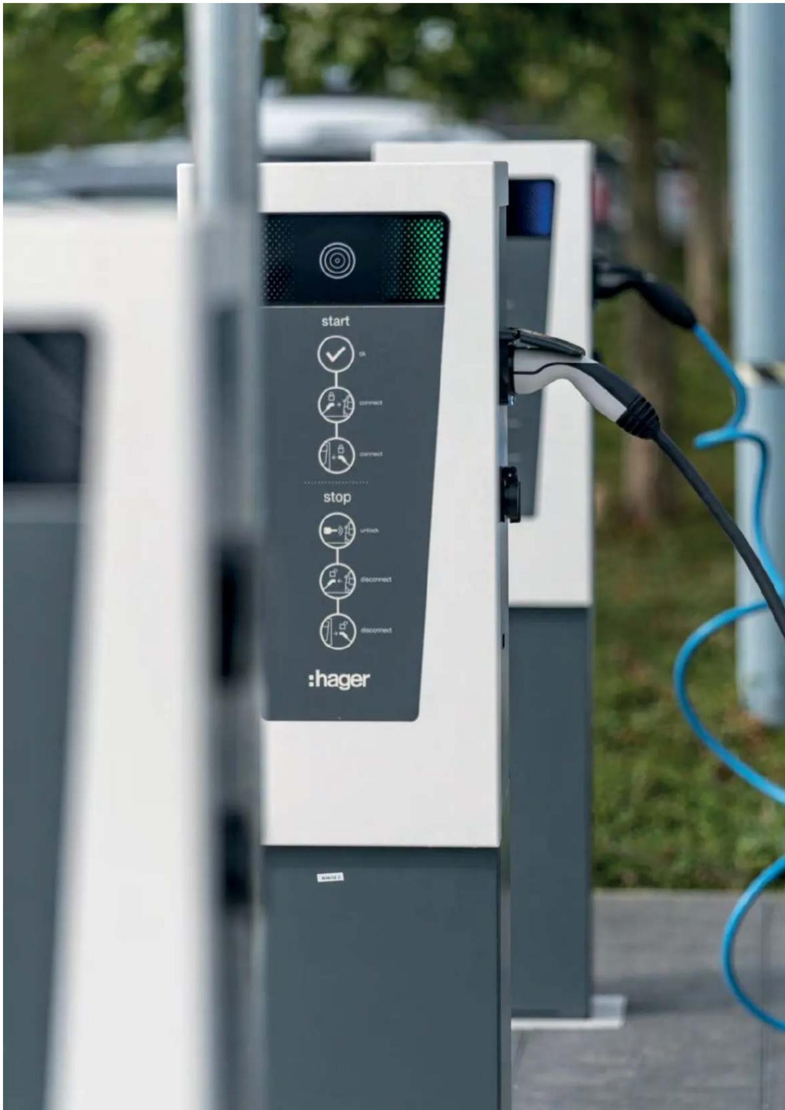 HAGER FN102E - Quelles bornes de charge pour le tertiaire? - 1