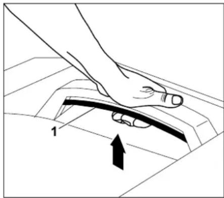 STIHL RT 4082 - Décrochage du bac de ramassage - 1