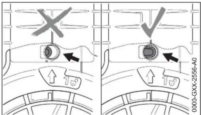 STIHL SHE 71 - Removing the Suction Tube - 3