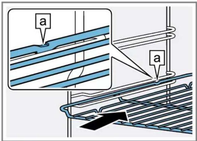 BOSCH HIS8055U - Insertion de la grille dans le four - 1