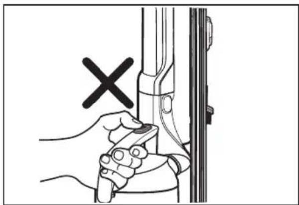 SAMSUNG SU12F40SD - USING THE VACUUM'S HANDLE (THE DUST BIN HANDLE) - 2
