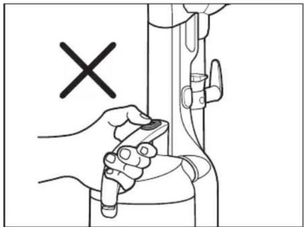 SAMSUNG SU12F70SD - USING THE VACUUM'S HANDLE (THE DUST BIN HANDLE) - 2