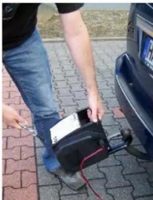 Westfalia 802947 - Aandacht! Draag altijd handschoenen bij het hanteren van de staalkabel! - 1