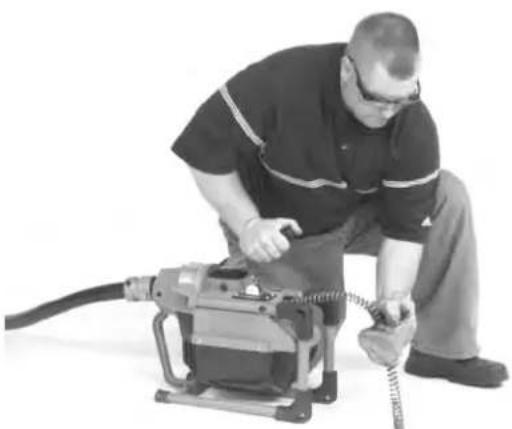 RIDGID K60SP - El embrague es un dispositivo de seguidad: cuando se lo suelta, el cableDebe estar de girar. - 1